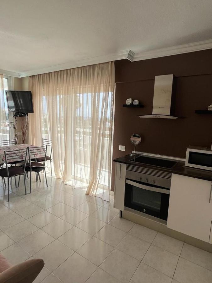 Cozy Apartment Near The Beach Playa de las Américas Kültér fotó